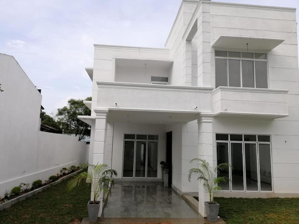 Vidushi Home Minuwangoda Bagian luar foto