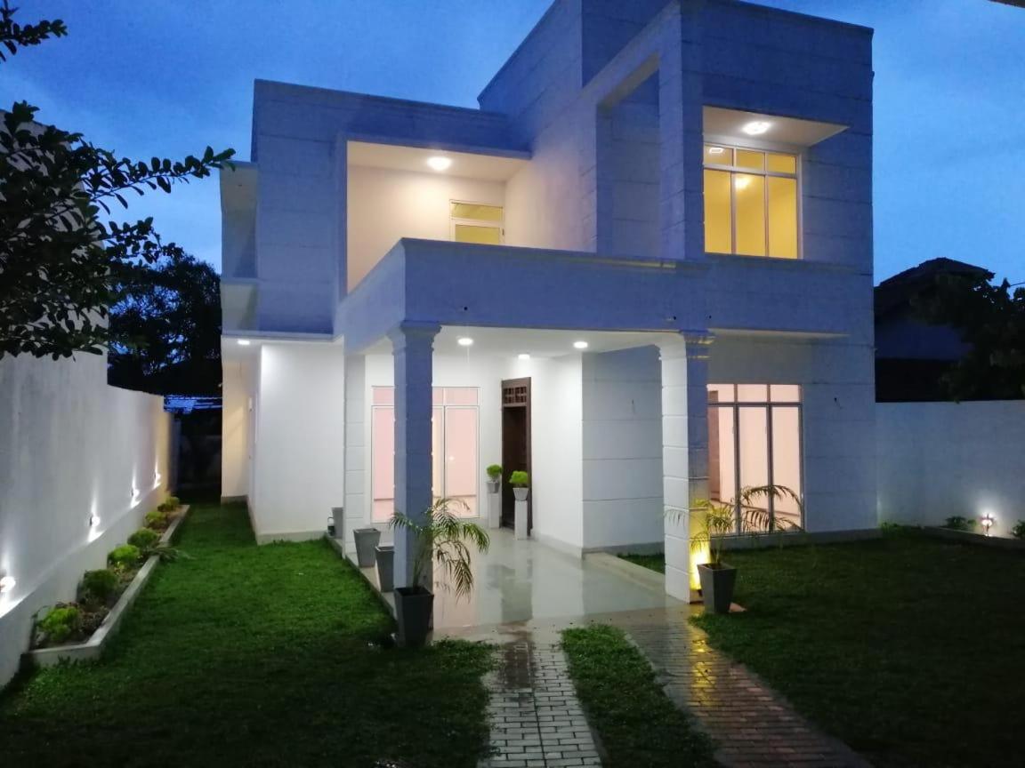 Vidushi Home Minuwangoda Bagian luar foto