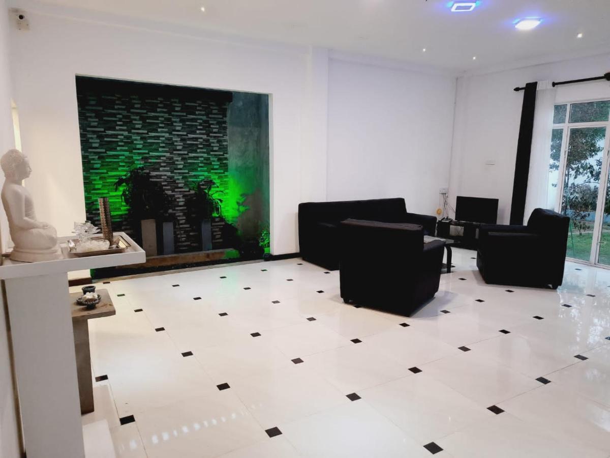 Vidushi Home Minuwangoda Bagian luar foto