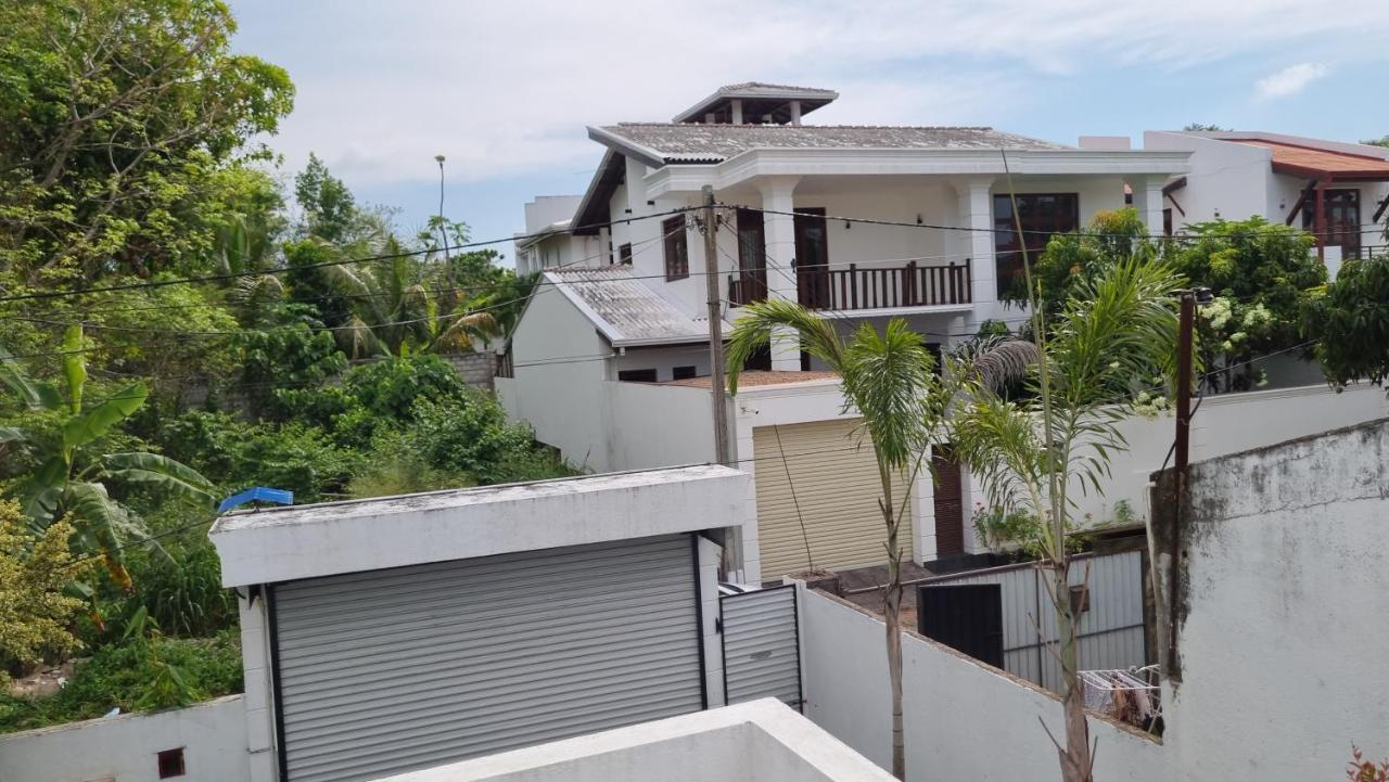 Vidushi Home Minuwangoda Bagian luar foto
