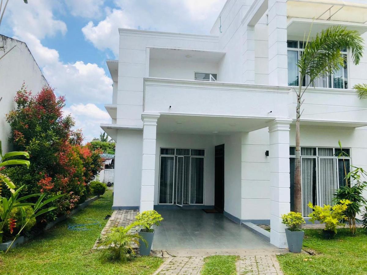 Vidushi Home Minuwangoda Bagian luar foto