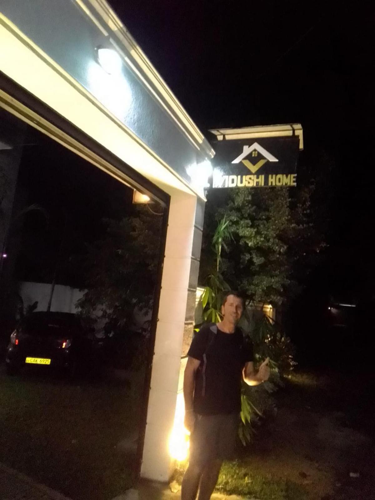 Vidushi Home Minuwangoda Bagian luar foto