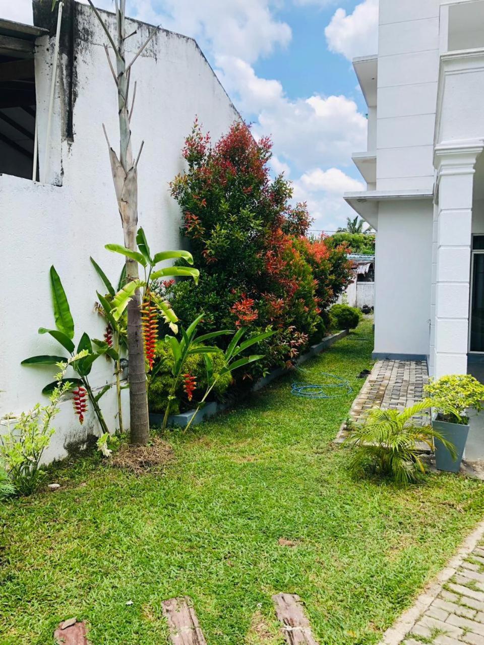 Vidushi Home Minuwangoda Bagian luar foto
