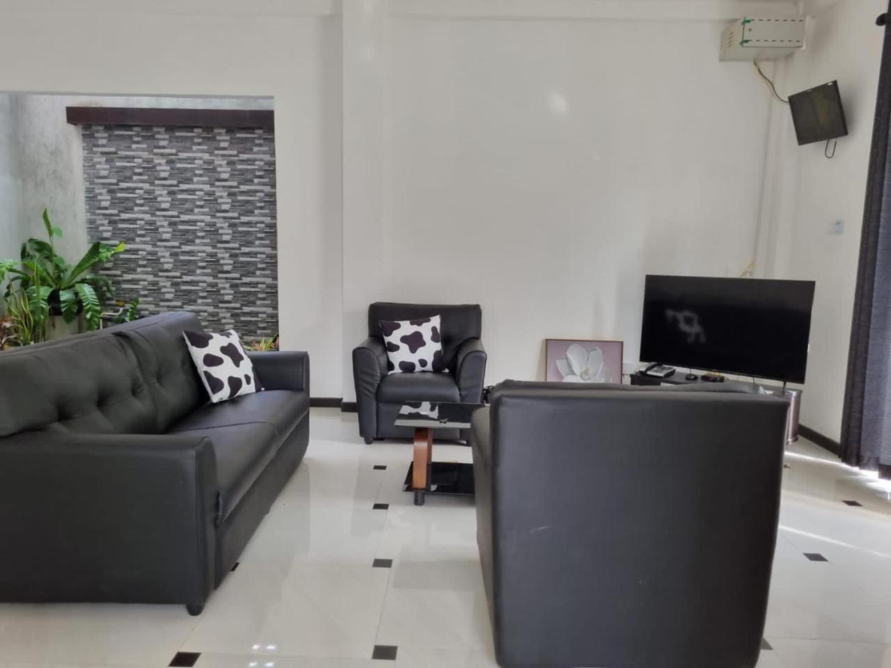 Vidushi Home Minuwangoda Bagian luar foto