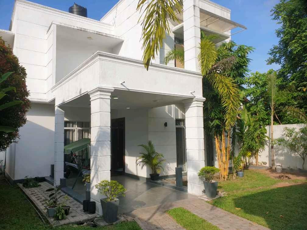 Vidushi Home Minuwangoda Bagian luar foto
