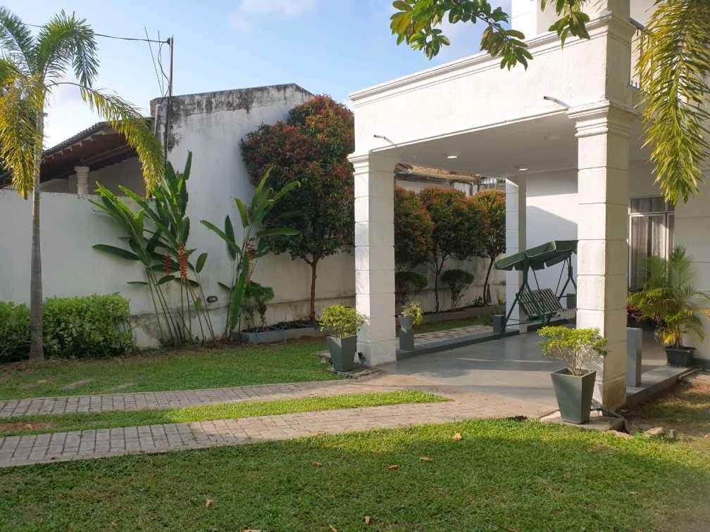 Vidushi Home Minuwangoda Bagian luar foto